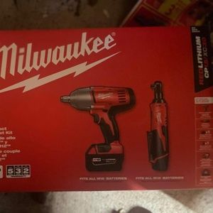 milwaukee combo set 1/2” m18 impact and 3/8 m12 wrench